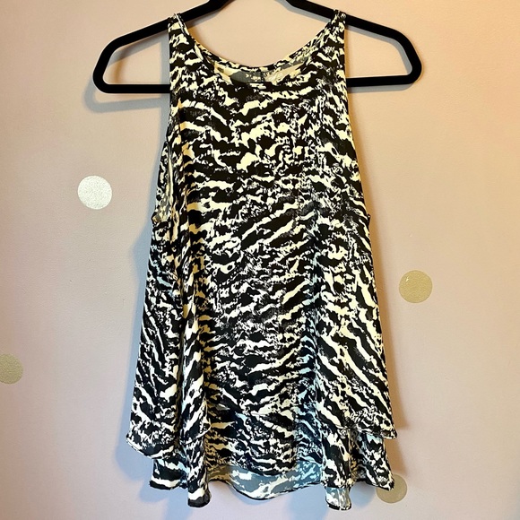 Minimum Scandinavian Appearance Top - Picture 1 of 4